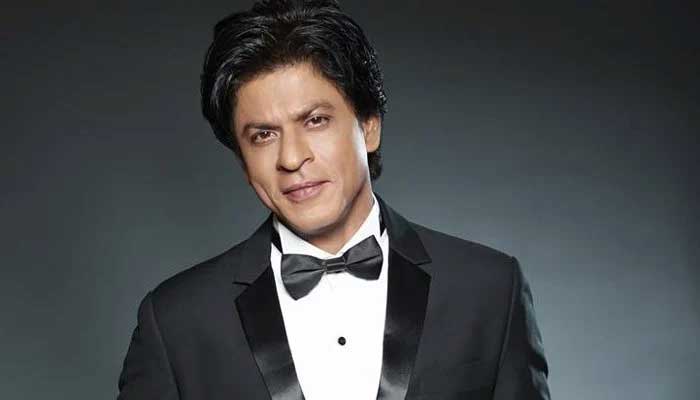 Shah Rukh Khan offers ‘dua’ for Lata Mangeshkar, video goes viral