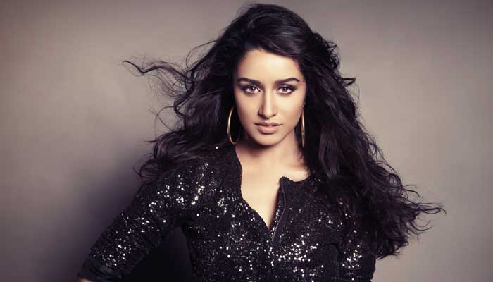 Shraddha Kapoor cries her heart out at Lata Mangeshkar’s death