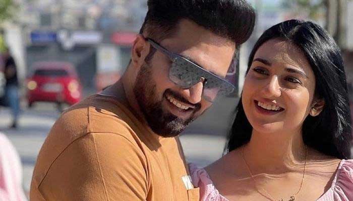 Falak Shabbir attracted to Sarah Khan for THIS reason
