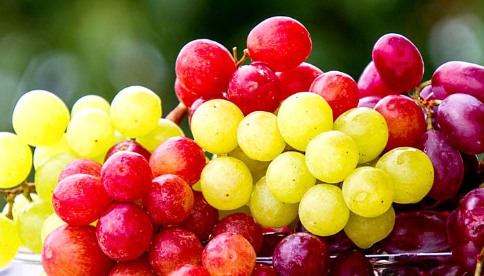 خوش ذائقہ پھل انگور کا زیادہ استعمال کئی بیماریوں کا باعث بن سکتا ہے، ماہرین
