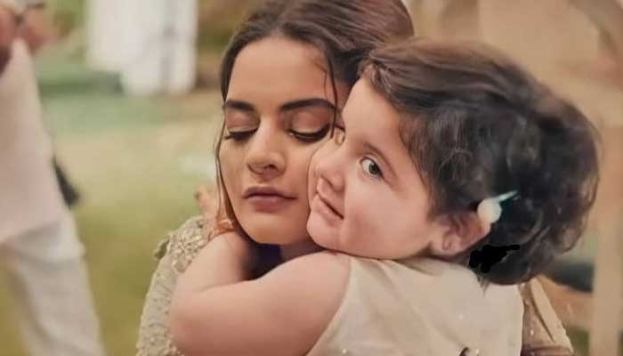 Aiman Khan's daughter Amal Muneeb learns to pray,video goes viral