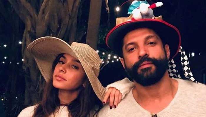 Farhan Akhtar makes wifey Shibani Dandekar ' glow with happiness' on big day: Sources 