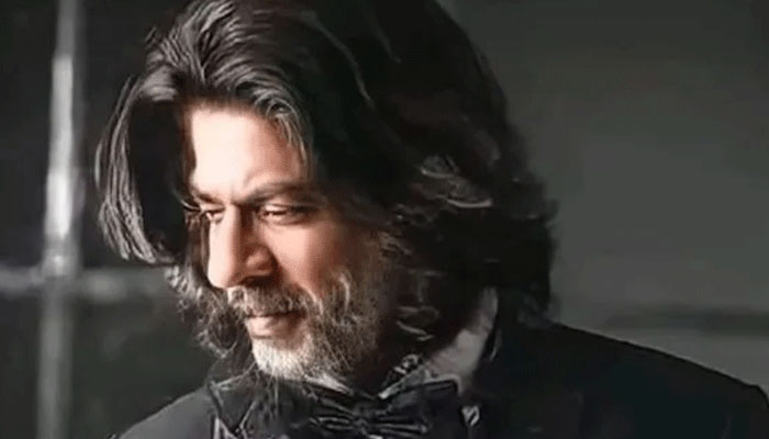 شاہ رخ خان کی لمبے بالوں اور سفید داڑھی میں تصویر وائرل