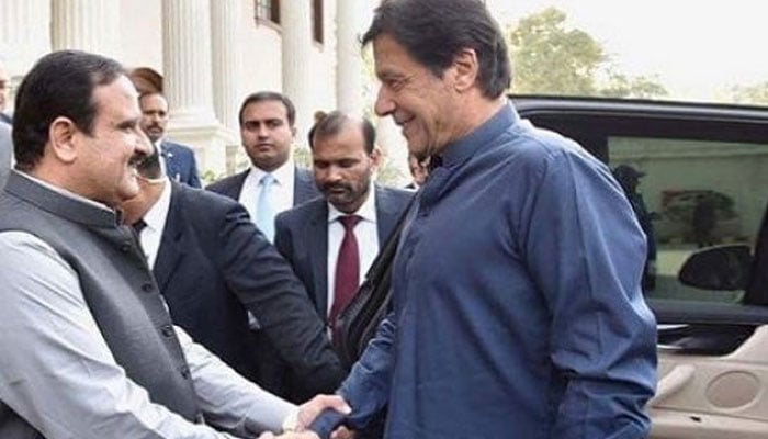 چوہدری برادران سے ملاقات، وزیرِ اعظم عمران خان لاہور پہنچ گئے