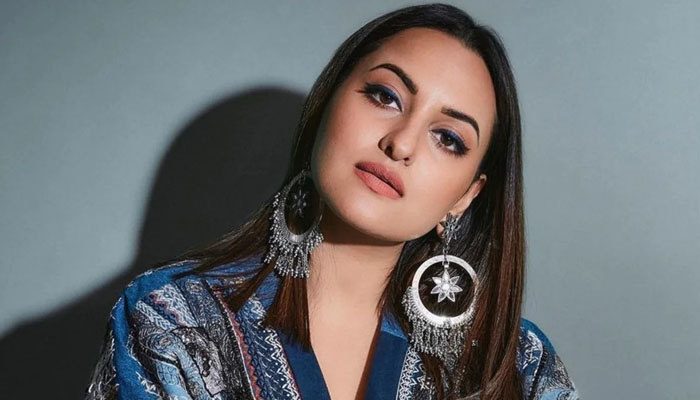 سوناکشی سنہا کے ناقابلِ ضمانت وارنٹ گرفتاری جاری