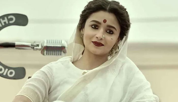 عالیہ بھٹ نے فلم ’گنگو بائی کاٹھیا واڑی‘ میں کام کرنے کا کتنا معاوضہ لیا؟