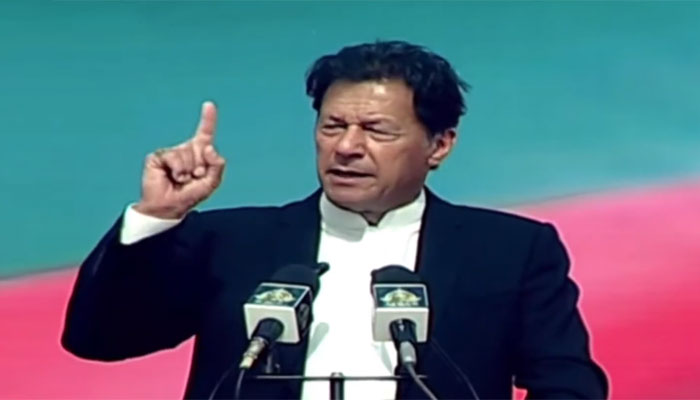 وزیرِ اعظم عمران خان نے گورنر ہاؤس کراچی میں پی ٹی آئی کے کارکنوں سے خطاب کیا