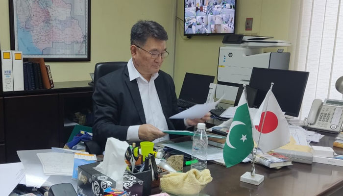 کراچی میں جاپان کے قونصل جنرل توشیکازو ایسومورا اپنے فرائض کی انجام دہی کے آخری روز بھی کام میں مصروف رہے