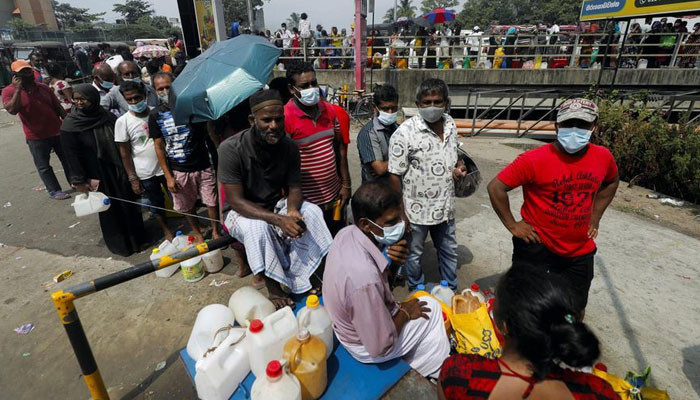 Economic crisis in Sri Lanka, 2 people killed in line to buy petrol