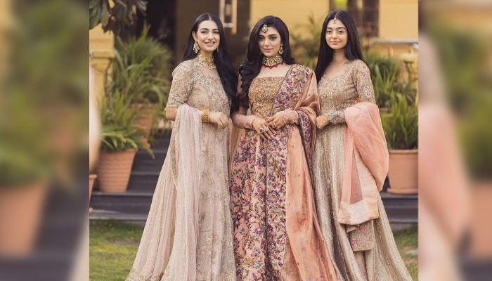 Beautiful photo with Sarah Khan’s sisters