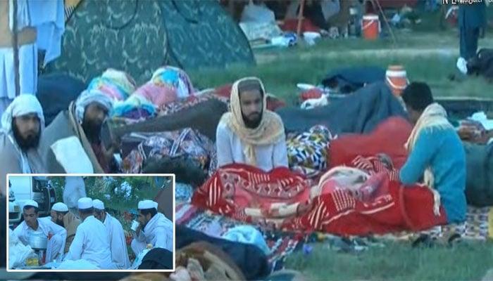 جمعیت علمائے اسلام کے کارکنوں نے اسلام آباد کے ایچ نائن پارک میں پڑاؤ ڈال دیا... چھوٹی تصویر میں کارکن ناشتہ کر رہے ہیں