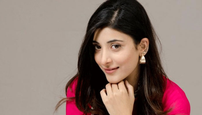 Urwa Hocane raises the temperature in all- pink ensemble: See Pics