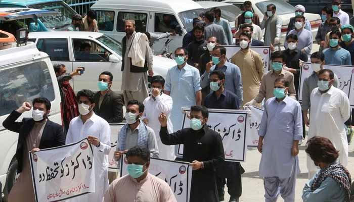 کوئٹہ میں ینگ ڈاکٹرز کی گرفتاریوں پر احتجاج