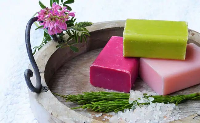 صرف 3 اجزاء سے گھر میں صابن کیسے بنائیں؟