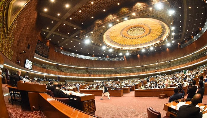 قومی اسمبلی: اپوزیشن کا اجلاس، عدم اعتماد کے حق میں 195 ووٹ