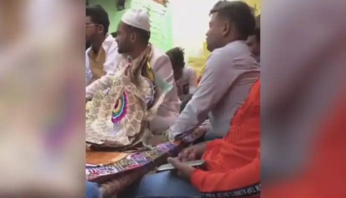 دوست نے دولہے کے ہار سے پیسے چُرا لیے