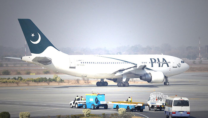 لاہور سےجدہ جانیوالے طیارے کی ونڈ اسکرین چٹخ گئی