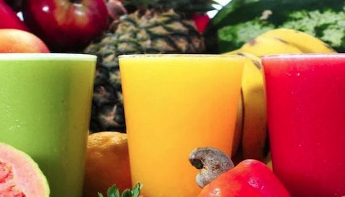 پھلوں, سبزیوں کے جوس کا استعمال بڑھتی عمر کے اثرات روکنے میں معاون ہے، ماہرین صحت