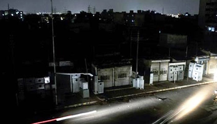 کراچی کے مختلف علاقوں میں بجلی غائب