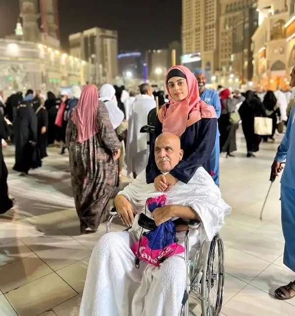 Yashma Gill performs umrah with her father: See