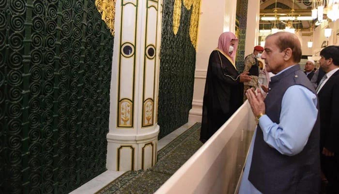 مسجد نبویؐ میں بعض افراد کی کابینہ اراکین کیخلاف نعرے بازی