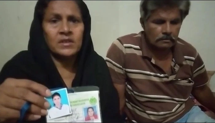 پولیس تعاون نہیں کر رہی، نمرہ کاظمی کے والدین عدالت پہنچ گئے