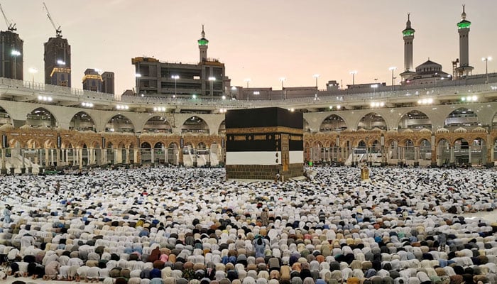 مسجد الحرام اور مدینہ میں مسجد نبویؐ میں نماز عید ادا