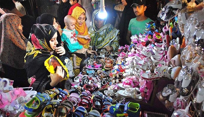 چاند رات، بازاروں میں عید کی خریداری کیلئے رش