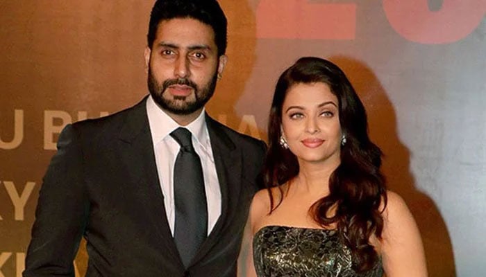 Aishwarya Rai, hubby Abhishek Bachchan papped at the airport with daughter: See