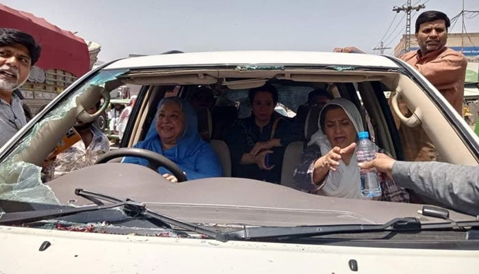یاسمین راشد کی گاڑی کا حالیہ منظر