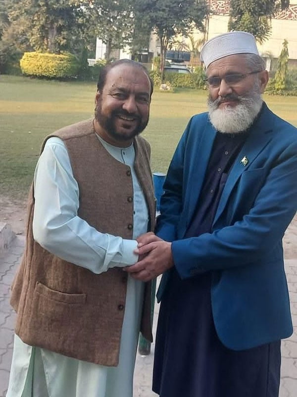 نذیر محمد کی سربراہ جماعت اسلامی کے ساتھ فائل فوٹو