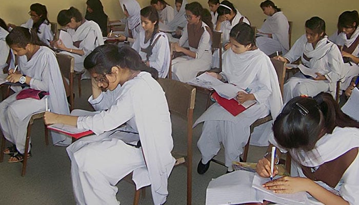 انٹر کے امتحانات کی تاریخ تبدیل، نیا شیڈول جاری