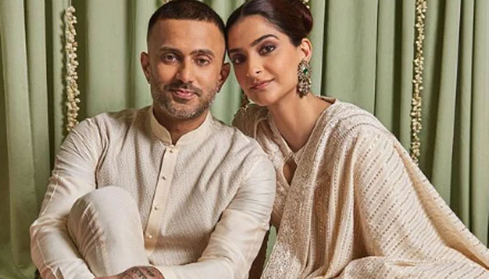 Anand Ahuja lights up wifey Sonam Kapoor's last trimester with loving words: See