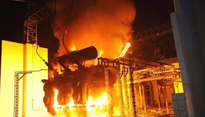 نوشہرہ، ٹرانسفارمر پھٹنے سے آگ لگ گئی، 3 افراد جاں بحق