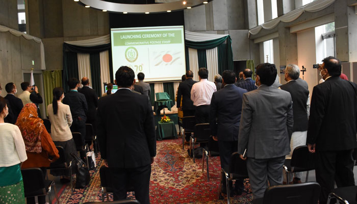 ڈاک ٹکٹ کے اجرا کی تقریب ٹوکیو میں پاکستانی سفارتخانے میں منعقد ہوئی - فوٹو: جنگ