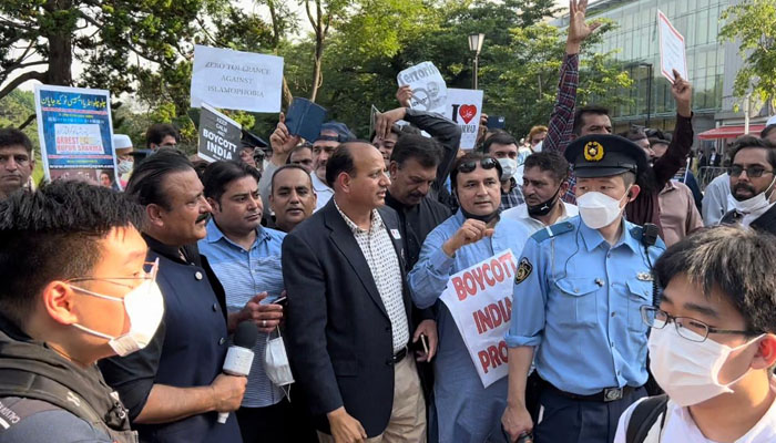 جاپان میں گستاخانہ بیان کیخلاف بھارتی سفارتخانے کے سامنے احتجاج