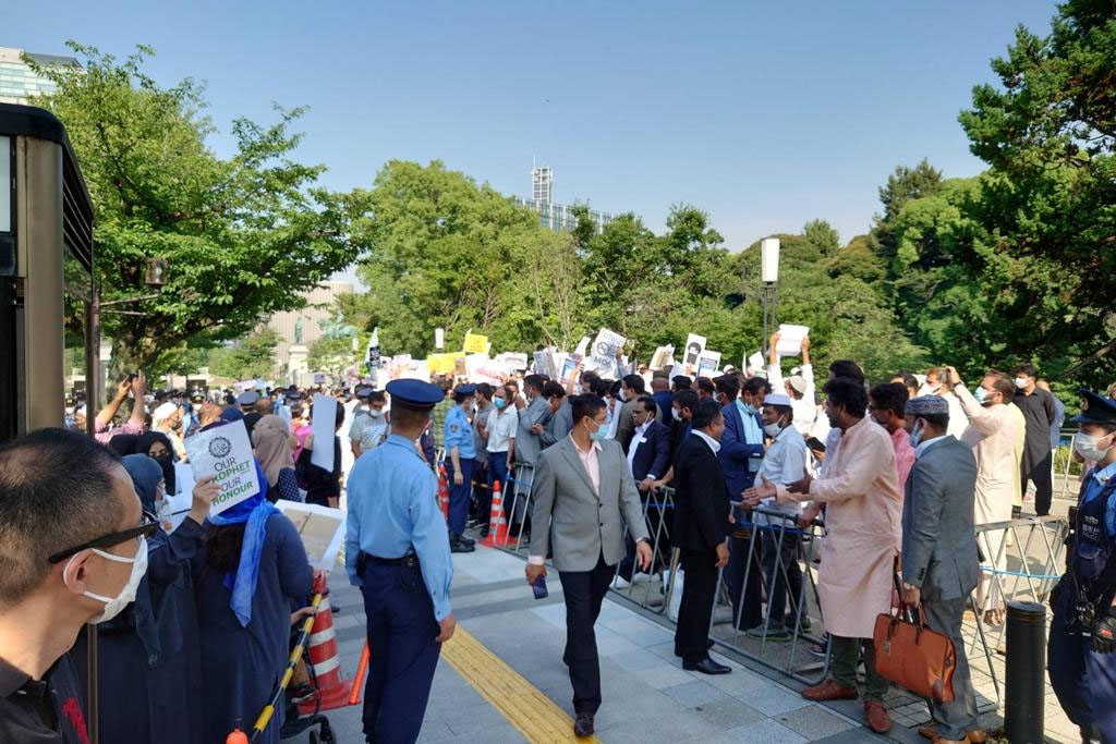 جاپان میں گستاخانہ بیان کیخلاف بھارتی سفارتخانے کے سامنے احتجاج