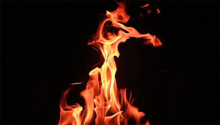فیصل آباد: مبینہ زیادتی کی کوشش، لڑکے نے لڑکی کو آگ لگا دی، وزیر اعلیٰ پنجاب کا نوٹس