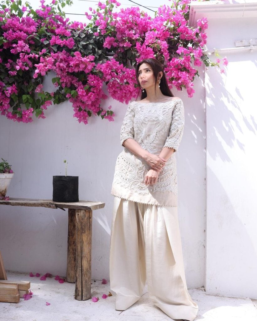 Mahira Khan's ivory outfit costs bomb amount, fans react 