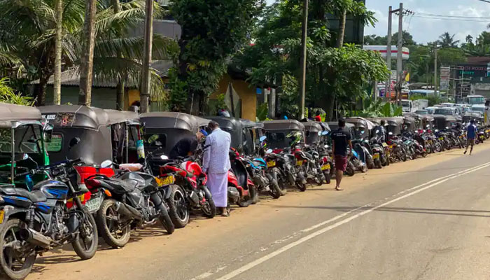 دیوالیے کے بعد سری لنکا میں ایندھن کی شدید قلت