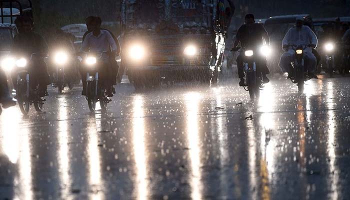 کراچی کے مختلف علاقوں میں ہلکی بارش