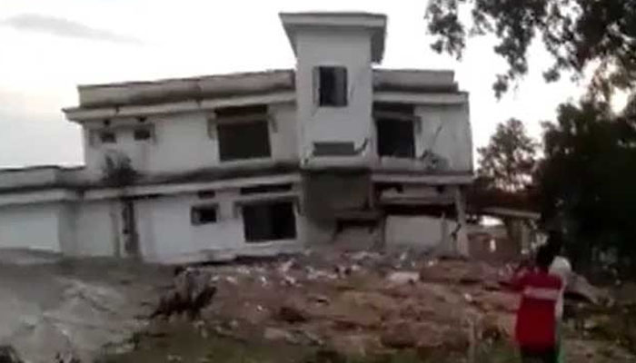 بھارت: سیلاب میں پولیس اسٹیشن بہہ گیا، ویڈیو وائرل