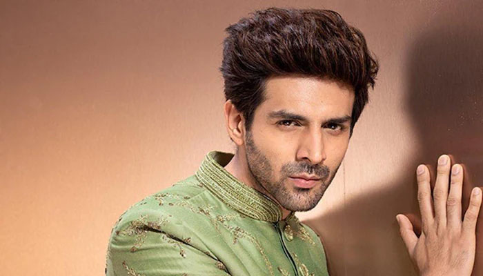 Kartik Aryan has whale of a time in Europe with friends: See