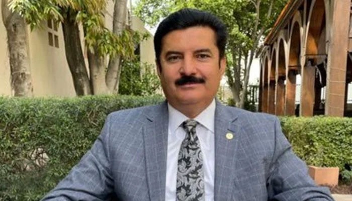 عمران خان نے جاوید اقبال سے مل کر آصف زرداری کو جیل میں ڈالا، فیصل کریم کنڈی