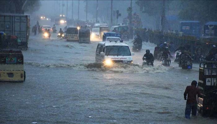 کراچی میں آج سے منگل تک تیز بارش کا امکان