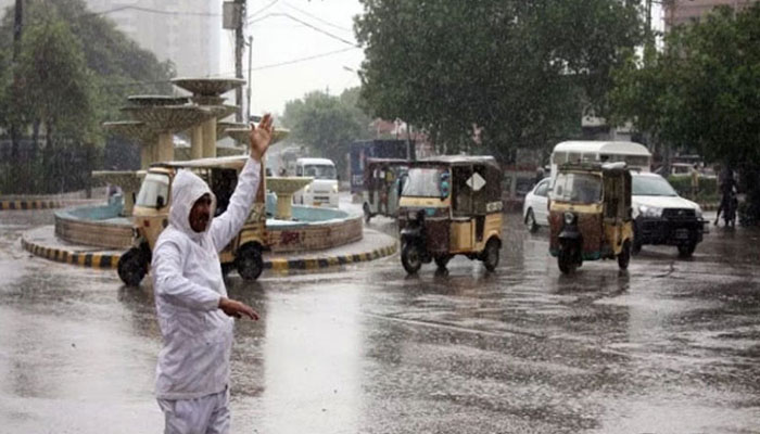 شدید بارش برسانے والے بادل پورے کراچی پر موجود