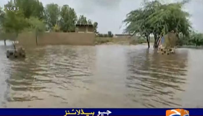 کراچی:نور محمد بروہی گوٹھ میں پانی جمع، قیمتی اشیاء ڈوب گئیں