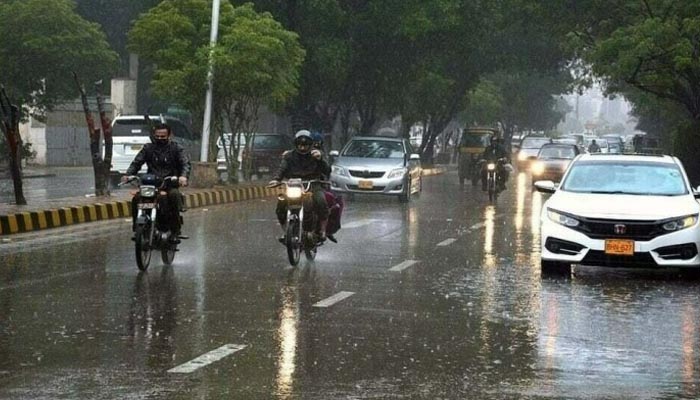 کراچی میں بارش کا اسپیل طویل، کہیں ہلکی کہیں تیز بارش
