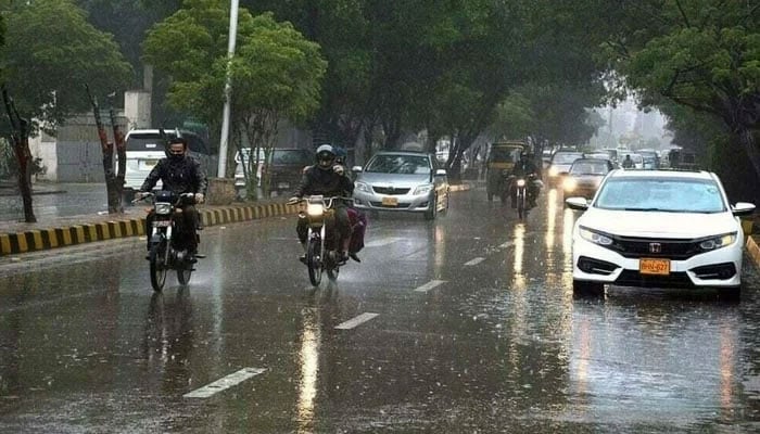 کراچی: صدر اور اطراف میں رات گئے ہلکی بارش