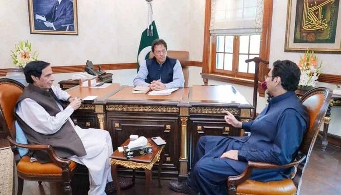 عمران خان نے پنجاب کابینہ میں شامل وزرا کے محکموں کی منظوری دے دی